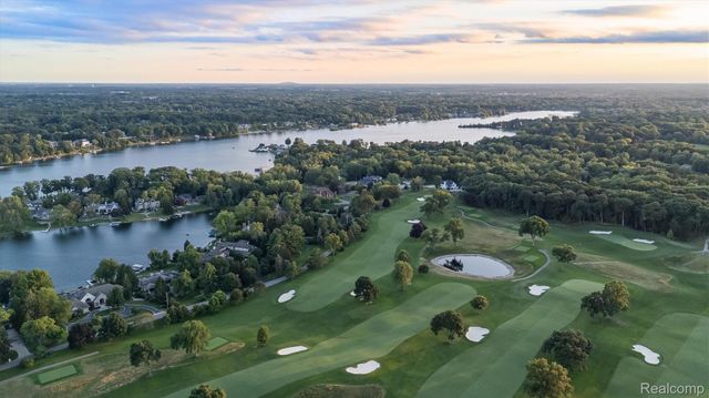 5305 Elmgate Bay Drive, Orchard Lake Village, MI 48324