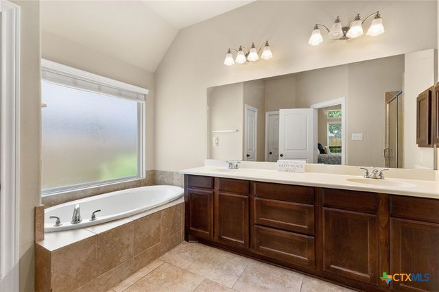 2989 Saddlehorn Drive, Seguin, TX 78155