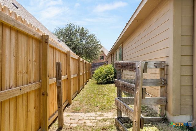 2989 Saddlehorn Drive, Seguin, TX 78155