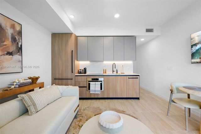 580 72nd 611, Miami Beach, FL 33141