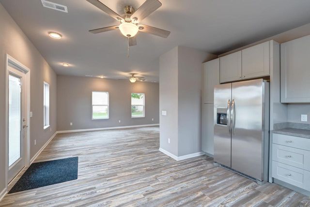 606 W Delavan Drive, Janesville, WI 53548