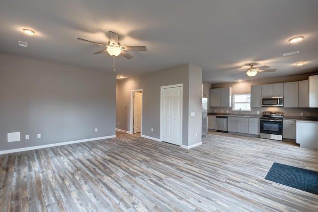 606 W Delavan Drive, Janesville, WI 53548