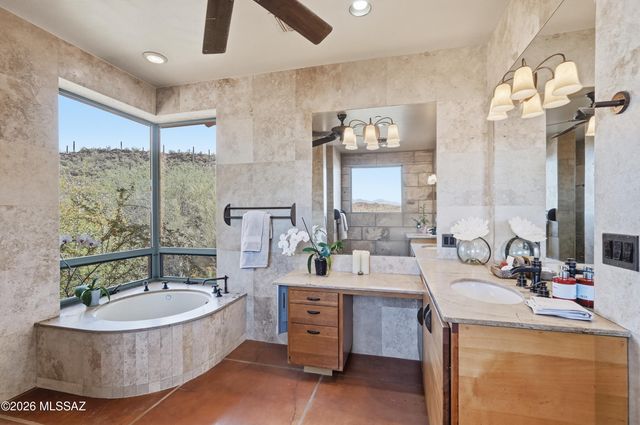 6780 W Banded Gecko Way, Tucson, AZ 85745