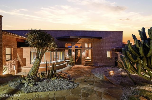 6780 W Banded Gecko Way, Tucson, AZ 85745