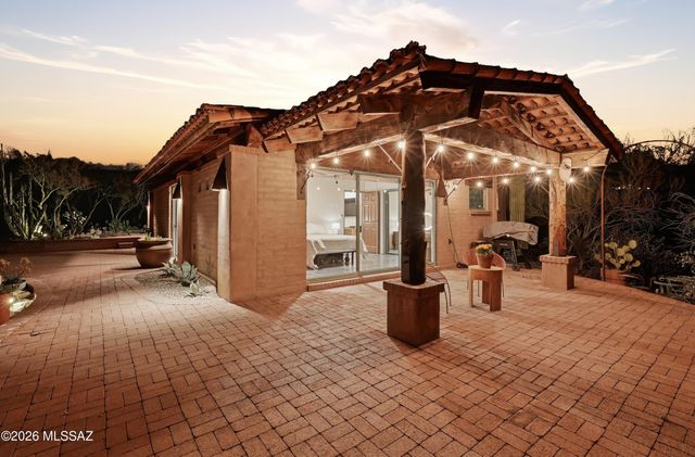 6780 W Banded Gecko Way, Tucson, AZ 85745