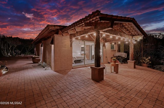 6780 W Banded Gecko Way, Tucson, AZ 85745