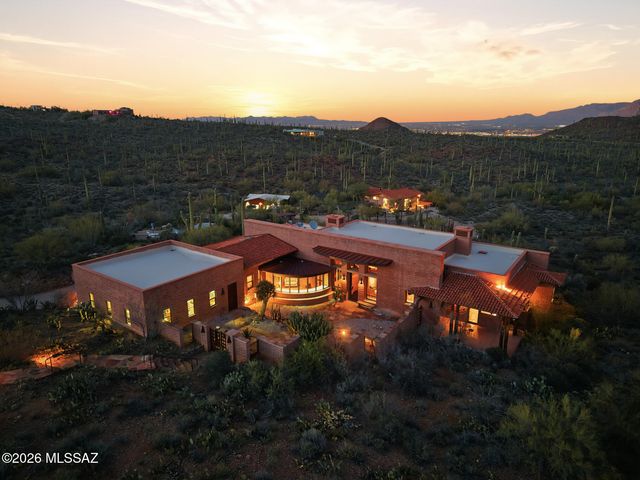 6780 W Banded Gecko Way, Tucson, AZ 85745