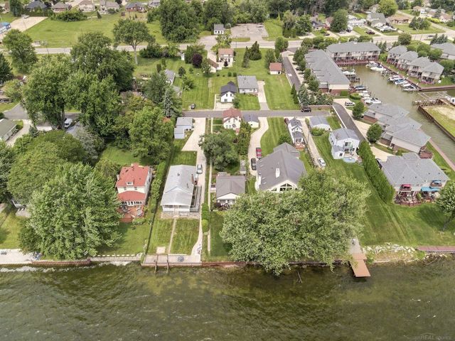 47561 Forton St Street, Chesterfield, MI 48047