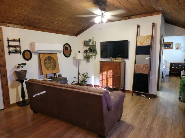 17196 Farm Road 2030, Aurora, MO 65605