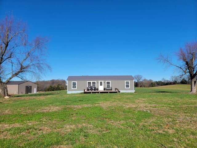 17196 Farm Road 2030, Aurora, MO 65605