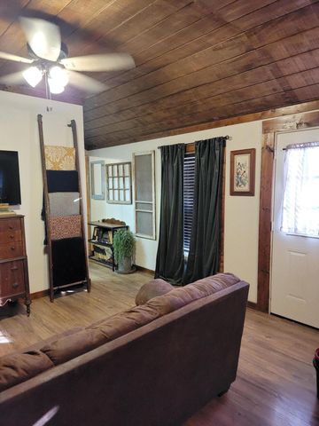 17196 Farm Road 2030, Aurora, MO 65605