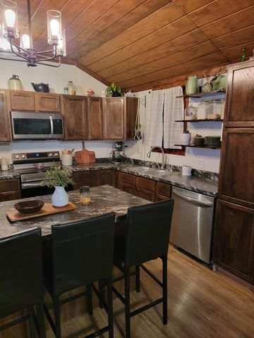 17196 Farm Road 2030, Aurora, MO 65605