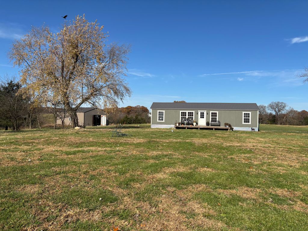 17196 Farm Road 2030, Aurora, MO 65605