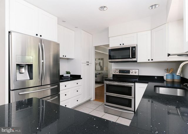 12824 MOUNT ROYAL LN, Fairfax, VA 22033