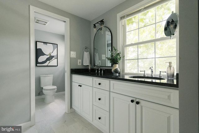 12824 MOUNT ROYAL LN, Fairfax, VA 22033
