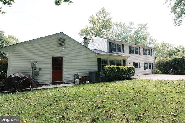 12824 MOUNT ROYAL LN, Fairfax, VA 22033