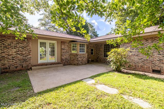 13128 Hanover Drive, Ocean Springs, MS 39564