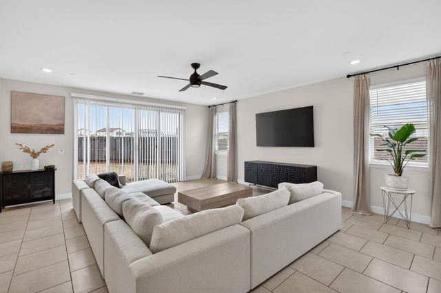 7545 Souffle Way, Sacramento, CA 95829