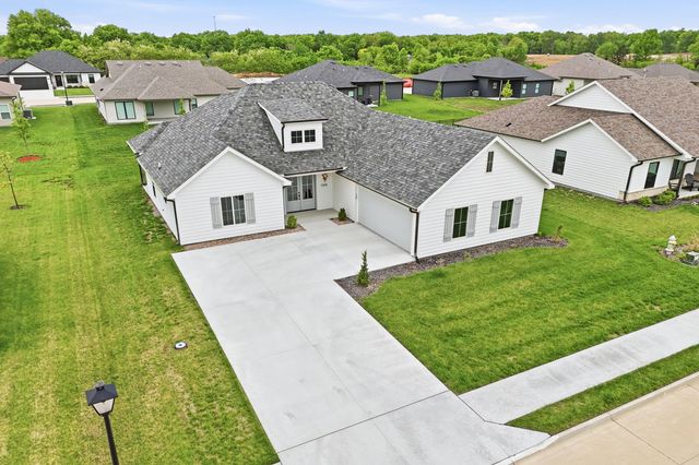 2305 N TRAVELLER DR, Columbia, MO 65202