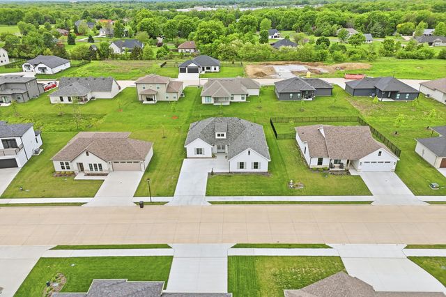 2305 N TRAVELLER DR, Columbia, MO 65202