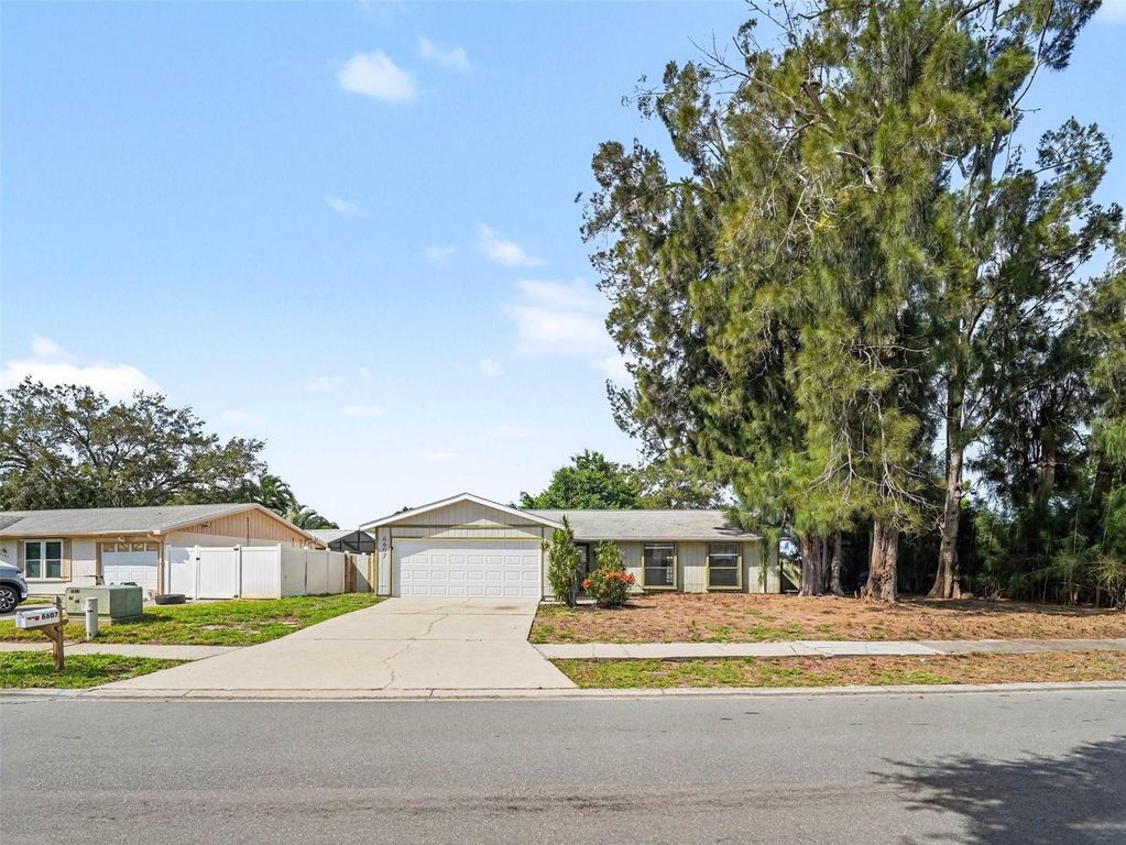 6607 36TH AVENUE DRIVE W, BRADENTON, FL 34209 — photo 2