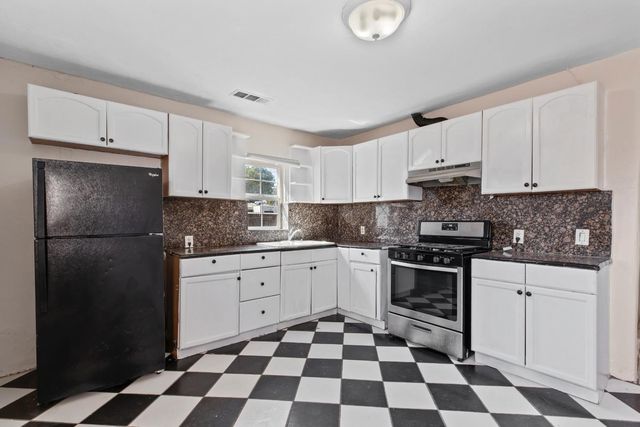 1823 Spokane St, Modesto, CA 95358