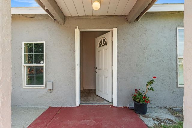 1823 Spokane St, Modesto, CA 95358