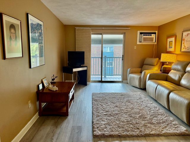 10 Woodcrest Ct 5, Weymouth, MA 02190