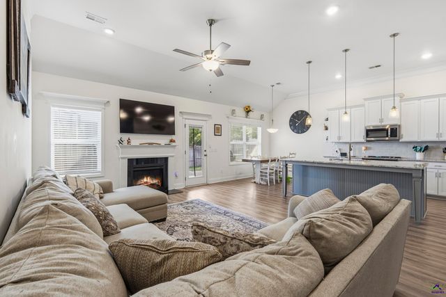 614 Samantha Brooke Way, Bonaire, GA 31005