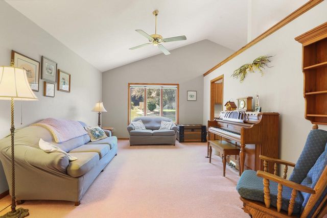 W5502 Evergreen ROAD, Elkhorn, WI 53121