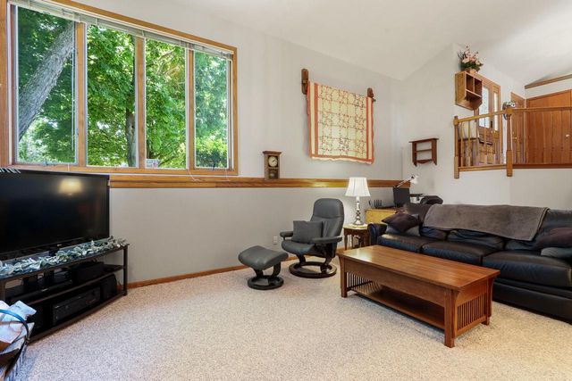 W5502 Evergreen ROAD, Elkhorn, WI 53121