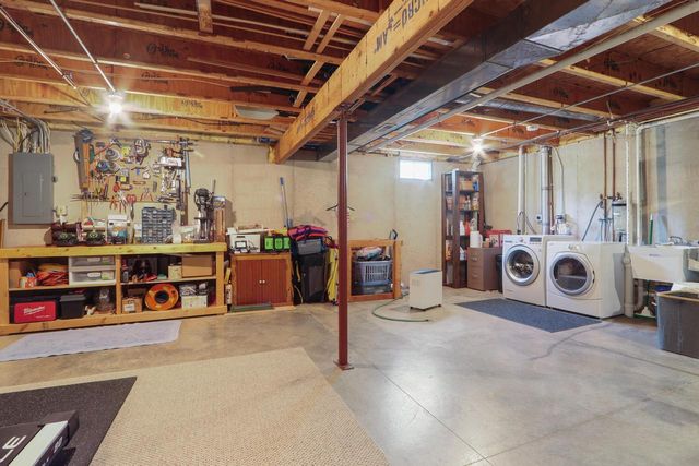 W5502 Evergreen ROAD, Elkhorn, WI 53121