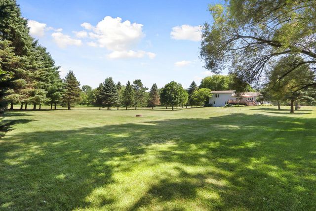W5502 Evergreen ROAD, Elkhorn, WI 53121