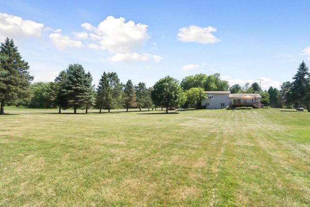 W5502 Evergreen ROAD, Elkhorn, WI 53121