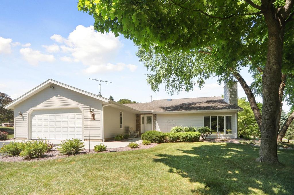 W5502 Evergreen ROAD, Elkhorn, WI 53121