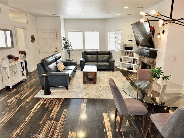 16912 Sims 103, Huntington Beach, CA 92649