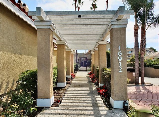 16912 Sims 103, Huntington Beach, CA 92649