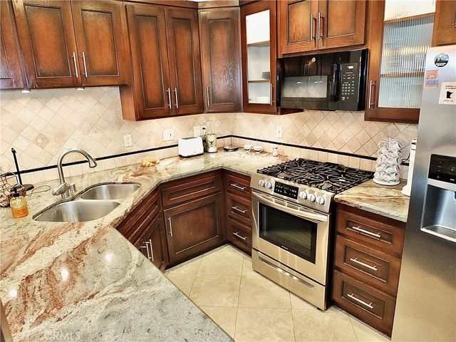 16912 Sims 103, Huntington Beach, CA 92649