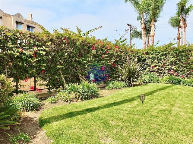 16912 Sims 103, Huntington Beach, CA 92649