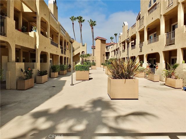 16912 Sims 103, Huntington Beach, CA 92649