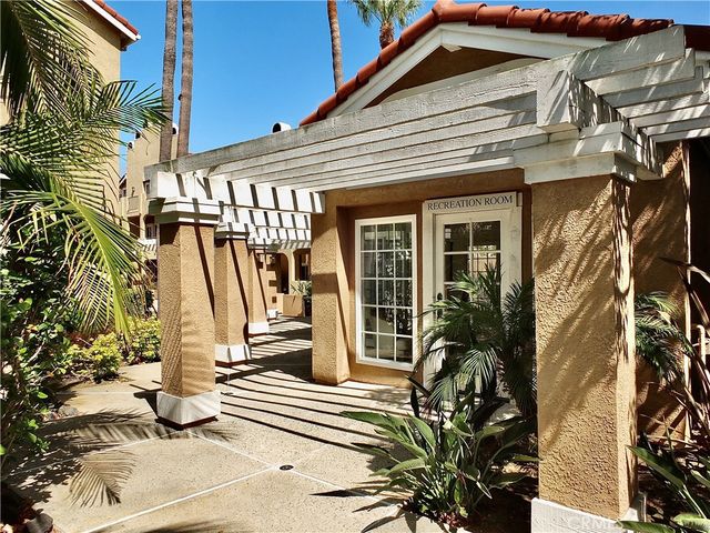 16912 Sims 103, Huntington Beach, CA 92649