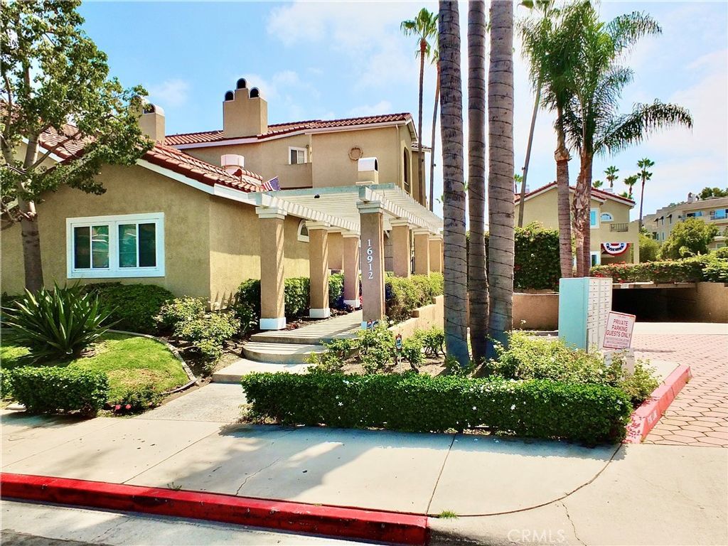 16912 Sims 103, Huntington Beach, CA 92649