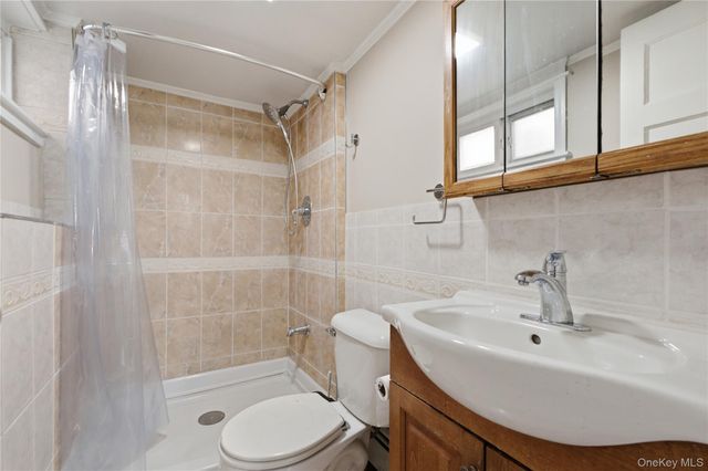 953 E 227th Street, Bronx, NY 10466