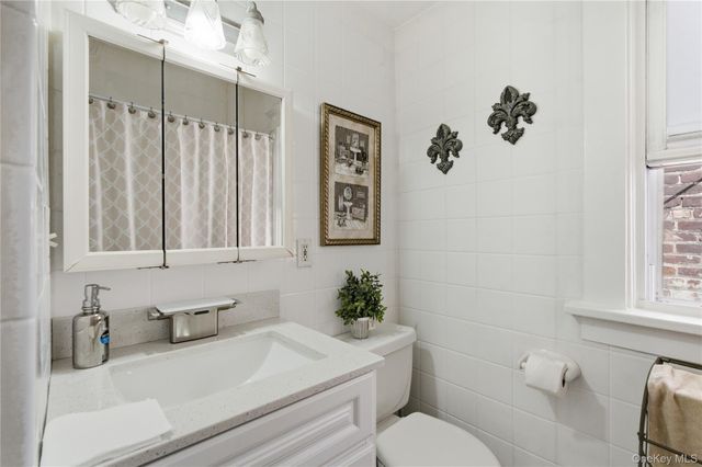 953 E 227th Street, Bronx, NY 10466