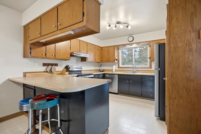 1621 17th Street S, Moorhead, MN 56560