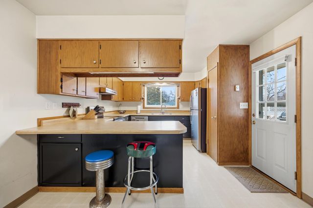 1621 17th Street S, Moorhead, MN 56560