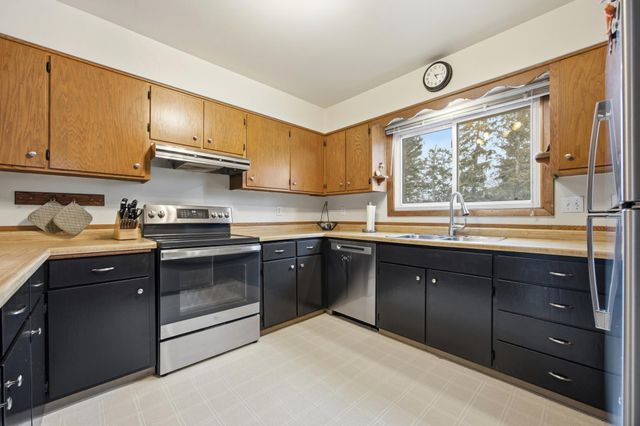 1621 17th Street S, Moorhead, MN 56560