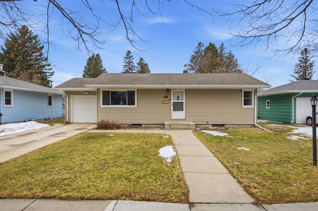 1621 17th Street S, Moorhead, MN 56560