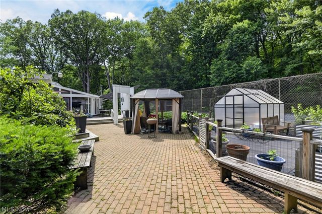 5698 Lamplighter Drive, Girard, OH 44420