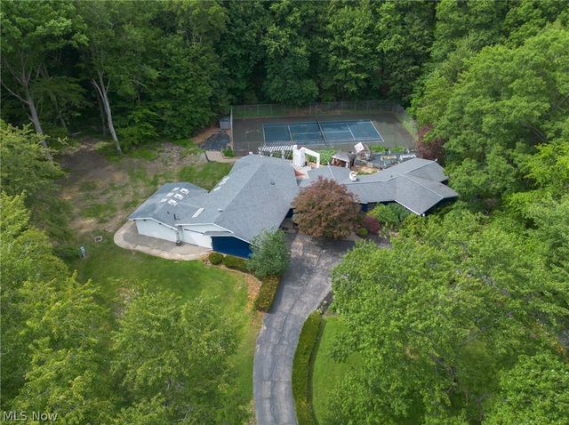 5698 Lamplighter Drive, Girard, OH 44420